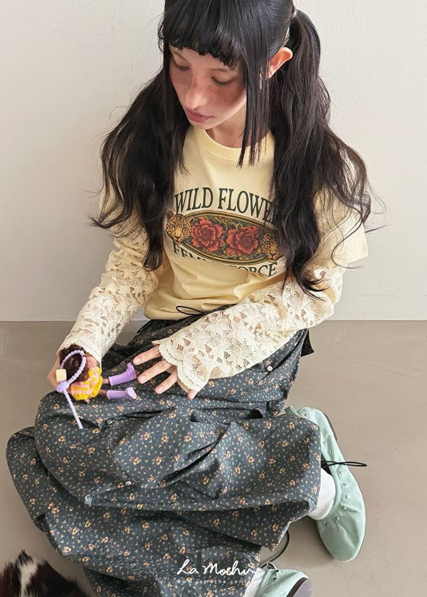 蕾絲花拼接上衣